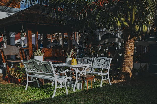 Kedai Sawah Sembalun. Foto hanyalah ilustrasi bukan tempat sebenarnya. Sumber: Unsplash/Road Ahead