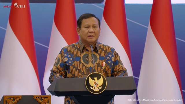 Presiden Prabowo Subianto memberikan sambutan saat menghadiri acara sarasehan ekonomi di Menara Mandiri Sudirman, Jakarta pada Selasa (8/4/2025). Foto: @SekretariatPresiden
