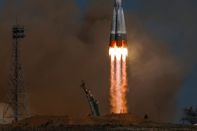 Ilustrasi pesawat ruang angkasa Soyuz MS yang membawa anggota kru Stasiun Luar Angkasa Internasional (ISS). Foto: Maxim Shemetov/Pool/REUTERS