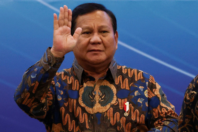 Presiden Prabowo Subianto menyampaikan pengarahan dalam Sarasehan Ekonomi Bersama Presiden RI di Menara Mandiri, Senayan, Jakarta, Selasa (8/4/2025). Foto: Willy Kurniawan/REUTERS