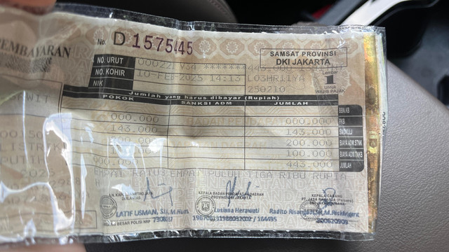Lembar pajak mobil listrik BYD M6. Foto: Aditya Pratama Niagara/kumparan