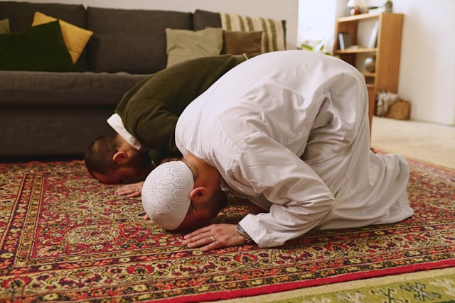 Ilustrasi Niat Sholat Witir 3 Rakaat. Foto: dok. Unsplash/Clique Images