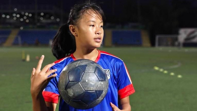 Nafeeza Ayasha Nori (Nafey), pesepak bola asal Indonesia yang bermain di Makati FC, klub Liga Filipina Wanita. Foto: Dok. Nafeeza Ayasha Nori