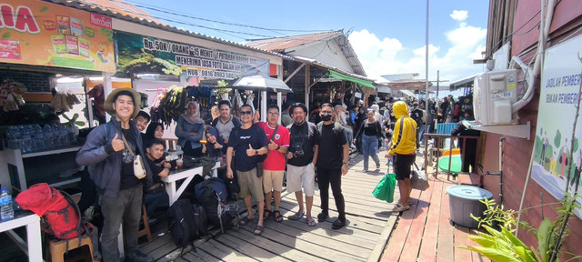 Warga berkunjung ke Pulau Lemukutan Bengkayang. Foto: M. Zain/Hi!Pontianak