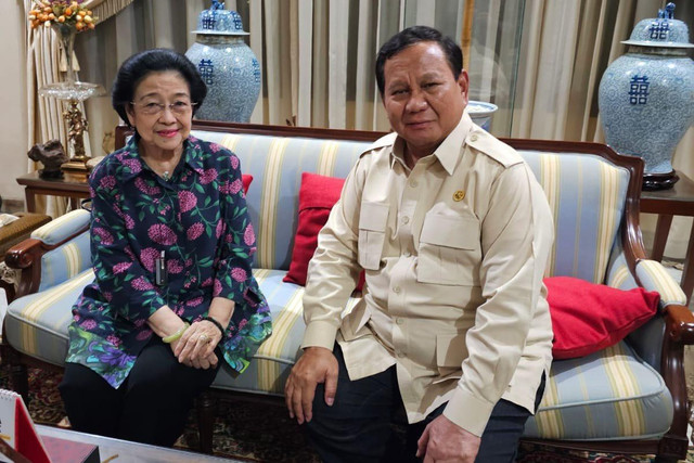Presiden Prabowo Subianto bertemu Presiden ke-5 Megawati Soekarnoputri di Teuku Umar, Jakarta, Senin (7/4/2025). Foto: Dok. Sufmi Dasco Ahmad