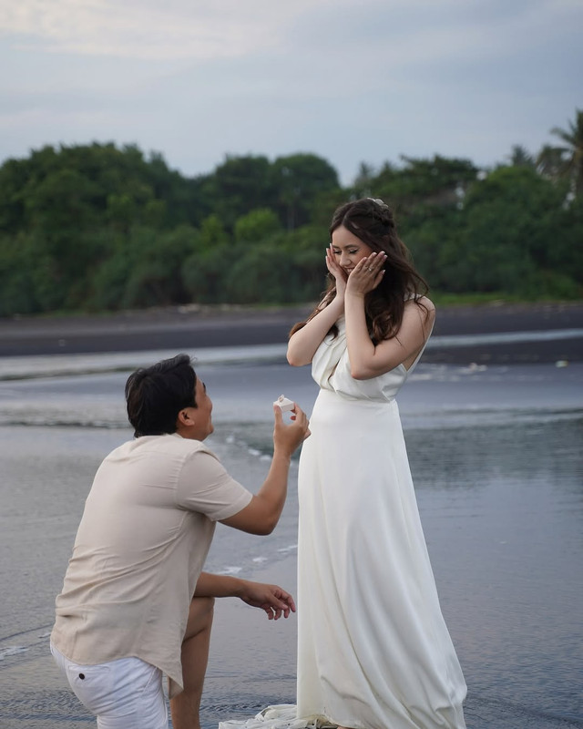 Billy Syahputra lamar Vika Kolesnaya Foto: @vika.kolesnaya