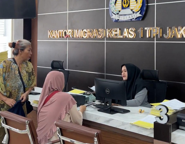 Pelayanan pembuatan paspor dan keimigrasian di Kantor Imigrasi seluruh Indonesia usai libur Idul Fitri, Selasa (8/4). Foto: Kementerian Imipas/Keminimipas