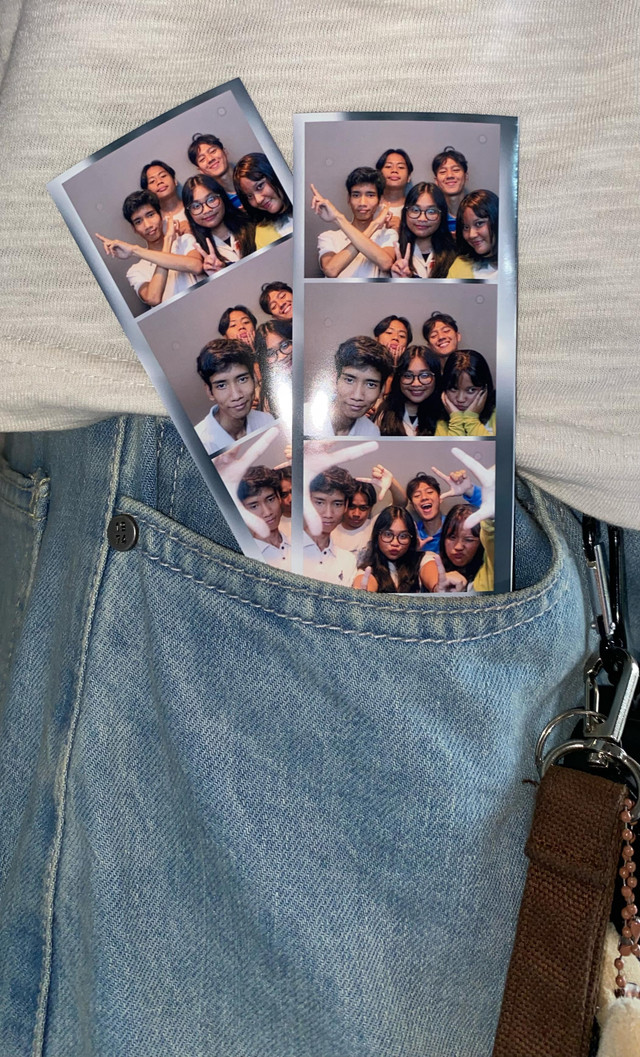 Strip Foto di Saku Celana Jeans Pengunjung