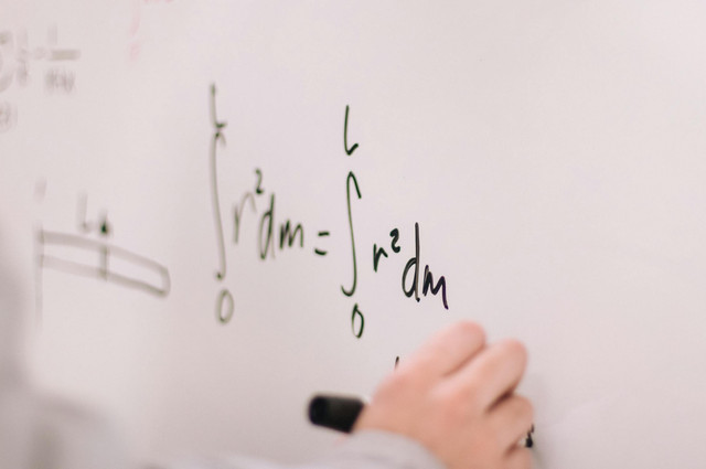Contoh Soal PAS Matematika Kelas 10 Semester 1 Kurikulum Merdeka. Foto: Pexels/Jeswin Thomas