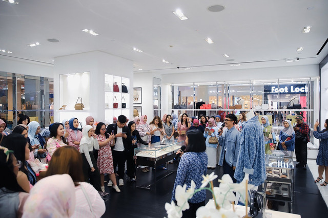 Peserta yang hadir dengan dresscode Touch of Blue or Pink di acara Ladies Day Out x Michael Kors Spring in Style. Foto: Michael Kors.