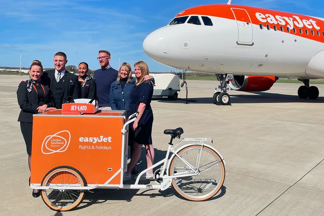 EasyJet meluncurkan es krim rasa siput dan bawang putih. Foto: Instagram/@londonsouthendairport