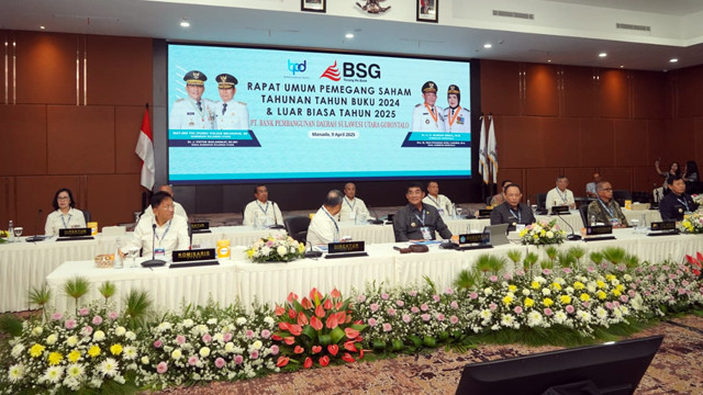 Suasana RUPS Luar Biasa Bank SulutGo, Rabu (9/4).