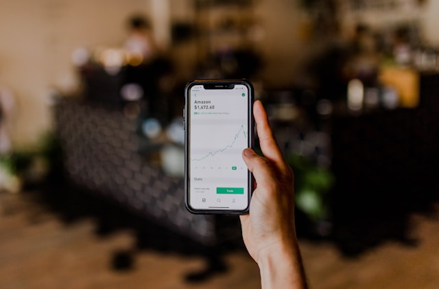 Jenis-jenis investasi. Foto: Investasi Saham. Sumber: Unsplash/Austin Distel