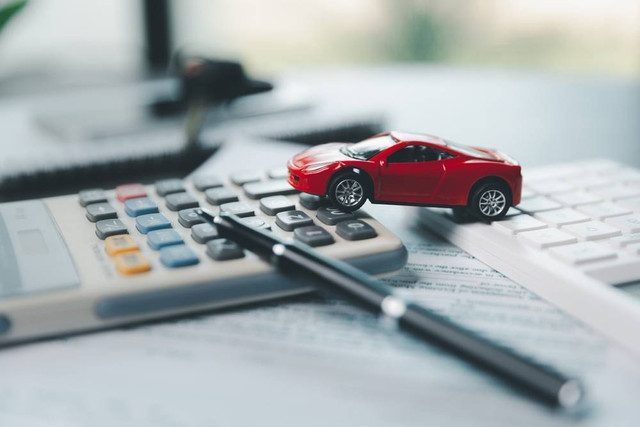 Ilustrasi pemutihan pajak kendaraan. Foto: Shutterstock