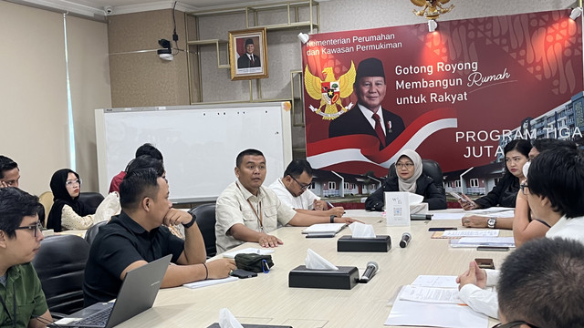 Audiensi sekaligus proses validasi dan verifikasi data konsumen Meikarta bersama perwakilan PT Mahkota Sentosa Utama (MSU) dan Kementerian PKP, Kamis (10/4/2025). Foto: Fariza/kumparan