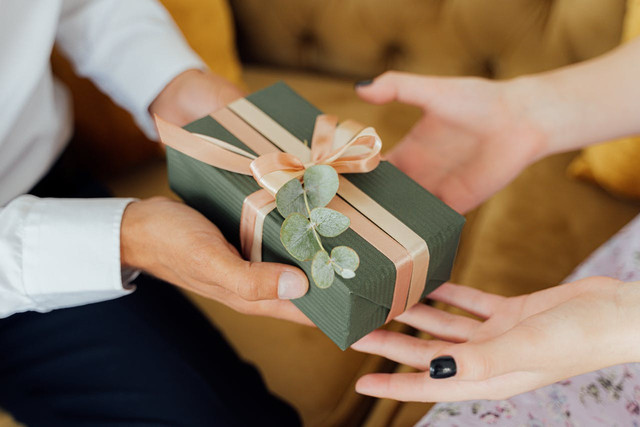 Ilustrasi memberikan dan menerima hadiah. Foto: Pexels