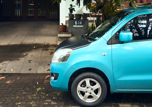 Ilustrasi daftar tarif pajak mobil toyota avanza 2025 semua tipe dan tahun rilis. Foto: Unsplash/Mike Panton