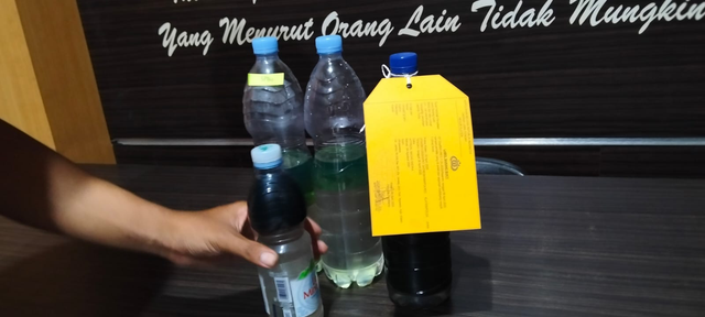 Barang bukti BBM yang dicampur air di Klaten. Dok istimewa