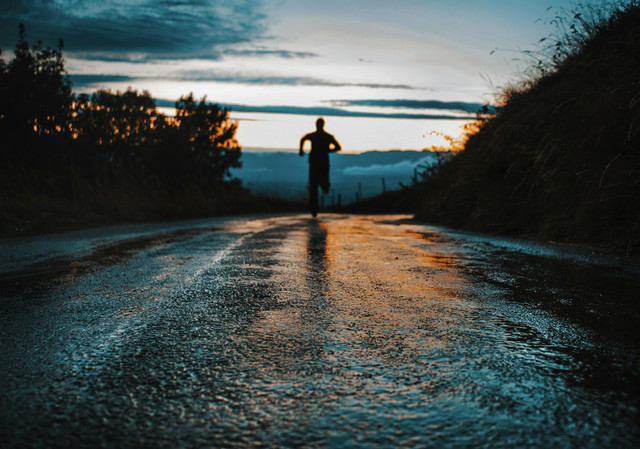 Ilustrasi caption diri sendiri penyemangat kata-kata motivasi. Foto: Unsplash/ lucas Favre