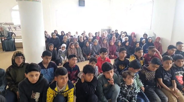 Suasana Santri-santri Baitul Quran DT Gaza sedang berkumpul bersama di Masjid DT Gaza (Sumber : DT Peduli)