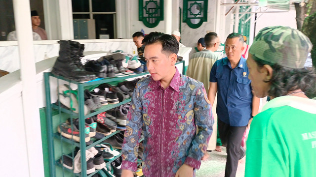 Wakil Presiden RI Gibran Rakabuming Raka saat tiba untuk menghadiri pemakaman Titiek Puspa di Wisma Puspa, Pancoran, Jakarta, Jumat (11/4/2025). Foto: Aprilandika Pratama/kumparan