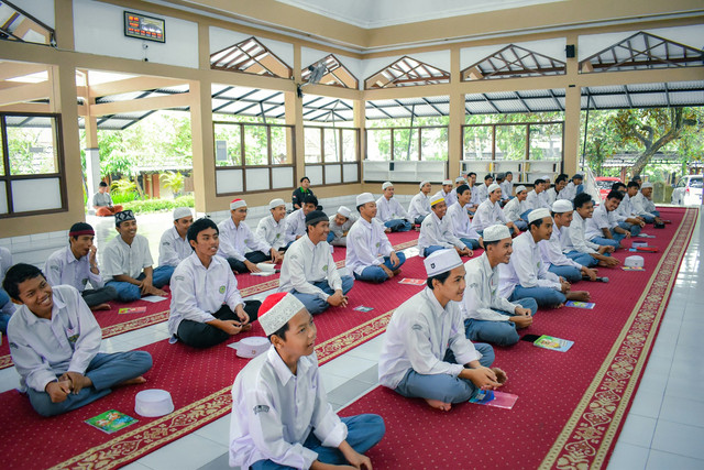 Ilustrasi anak pesantren. Foto: Unsplash