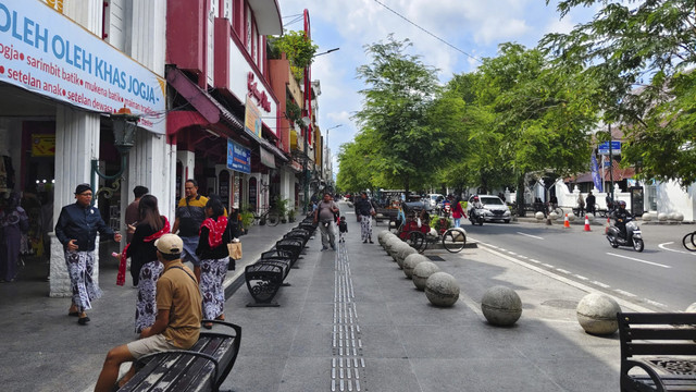 Kondisi kawasan Malioboro, Kota Yogyakarta pada Jumat (11/4/2025). Foto: Arfiansyah Panji Purnandaru/kumparan