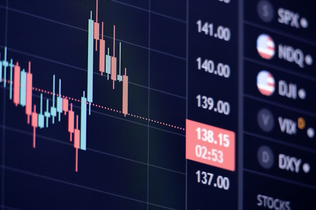 Ilustrasi Jadwal Dividen EXCL, BDMN, WOMF 2025 dan Besarannya. Foto: dok. Unsplash/Tötös Ádám