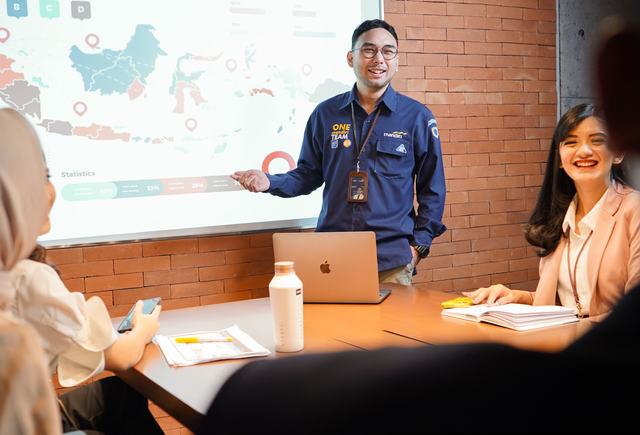 Bank Mandiri kembali merasih posisi pertama perusahaan terbaik untuk pengembangan karier di Indonesia dalam LinkedIn Top Companies 2025. Foto: Dok. Bank Mandiri