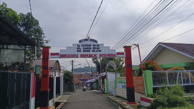 Titik gempa 4,1 M Kota Bogor berada di Kampung Jayasari. Persisnya di SMP PGRI 11 Kota Bogor, Sabtu (12/4/2025).  Foto: Thomas Bosco/kumparan