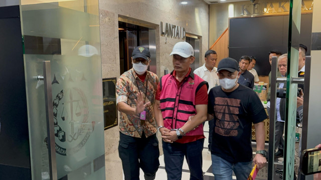 Ketua PN Jaksel, Muhammad Arif Nuryanta ditangkap Kejagung RI, Sabtu (13/4). Foto: Abid Raihan/kumparan