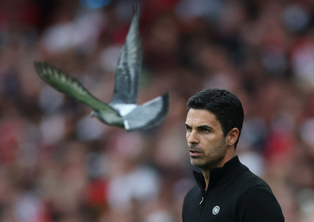 Mikel Arteta saat Arsenal vs Brentford dalam laga pekan ke-32 Liga Inggris 2024/25 di Stadion Emirates, Sabtu (12/4) malam WIB. Foto: Action Images via Reuters/Paul Childs