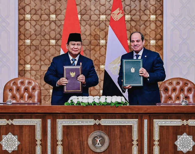 Presiden Prabowo bertemu dengan Presiden El-Sisi di Kairo, Mesir. Keduanya menandatangani perjanjian kerja sama dua negara.  Foto: Instagram/@prabowo