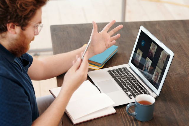 Skill yang Dibutuhkan Virtual Assistant. Foto hanya ilustrasi, bukan yang sebenarnya. Sumber  pexels.com/Diva Plavalaguna