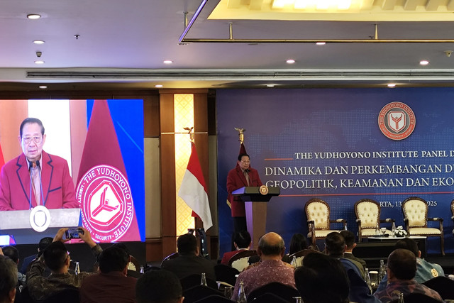 Presiden RI ke-6 Susilo Bambang Yudhoyono (SBY) memberikan penutupan dalam panel diskusi The Yudhoyono Institute di Hotel Grand Sahid, Jakarta Pusat, Minggu (13/4/2025). Foto: Alya Zahra/kumparan 