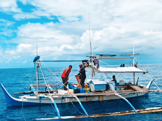 Penangkapan kapal ikan berbendera Filipina oleh tim PSDKP KKP di Perairan Talaud, Sulawesi Utara pada Jumat 11 April 2025. Dok: KKP.