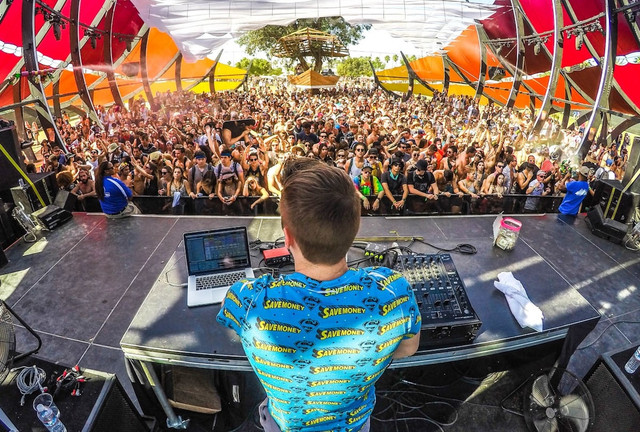 Ilustrasi Lineup Coachella 2025 dan Jadwalnya   Sumber Unsplash/Eric Ward