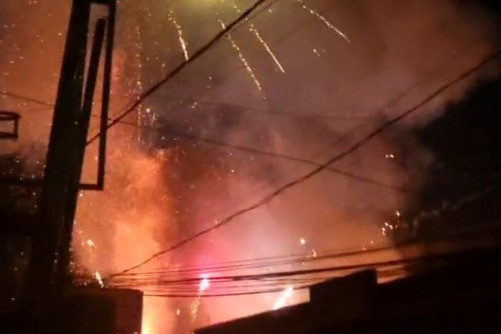 Kebakaran toko petasan di Leuwiliang, Bogor, Minggu (13/4/2025). Foto: Dok. Istimewa