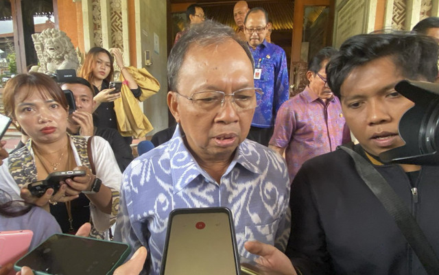 Gubernur Bali Wayan Koster di Kantor DPRD Bali, Senin (14/4/2025). Foto: Denita BR Matondang/kumparan
