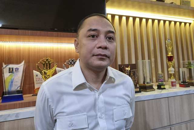 Wali kota Surabaya, Eri Cahyadi, saat ditemui di Mal Pelayanan Publik Siola, Surabaya, Senin (14/4/2025). Foto: Farusma Okta Verdian/kumparan