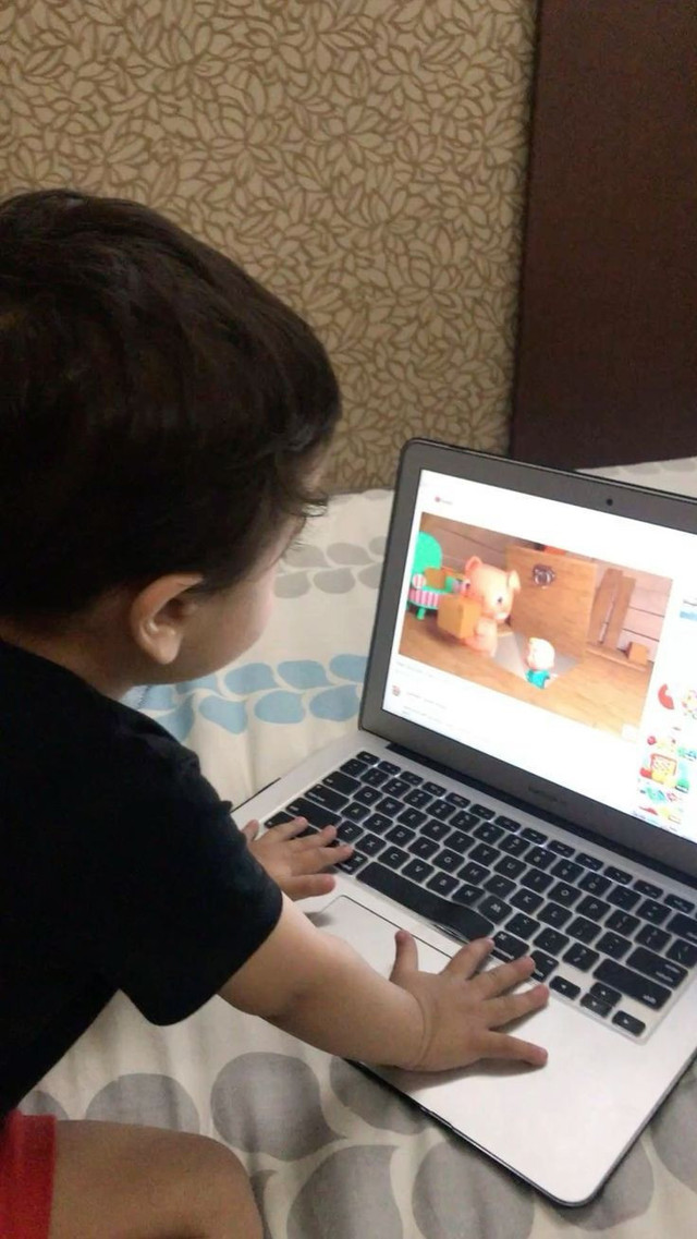 foto ini saya ambil secara mandiri dan terlihat bahwa gen alpa santai menyukai teknologi sekarang