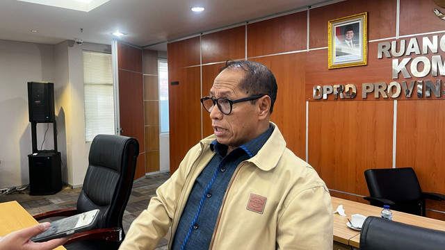Wakil Ketua Pansus Raperda Jaringan Utilitas, Husen (anggota komisi D DPRD Jakarta), di gedung DPRD Jakarta, Jakarta Pusat, Senin (14/3/2025). Foto: Rayyan Farhansyah/kumparan