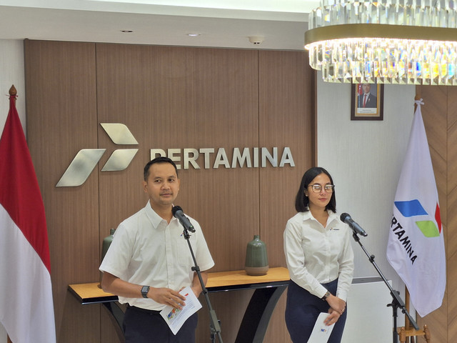 VP Corporate Communication Pertamina Fadjar Djoko Santoso ditemui di Grha Pertamina, Senin (14/4/2025). Foto: Argya D. Maheswara/kumparan 