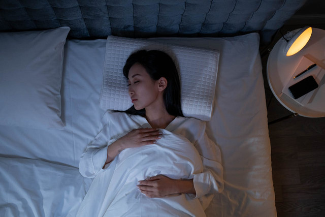 Ilustrasi berkeringat saat tidur. Foto: Pexels