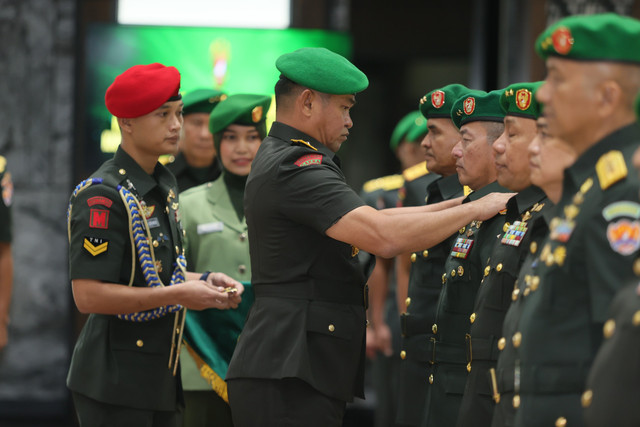 KSAD Jenderal Maruli Simanjuntak pimpin sertijab Pangdam IX/Udayana dan empat jabatan strategis TNI AD, Senin (14/4/2025). Foto: Dok. Istimewa