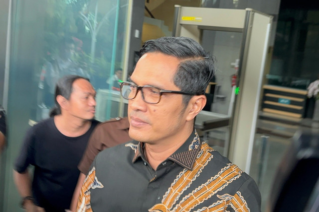 Advokat Febri Diansyah di Gedung Merah Putih KPK, Jakarta, Senin (14/4/2025). Foto: Abid Raihan/kumparan