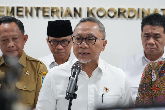 Menko Pangan Zulkifli Hasan saat rapat dan konpers terkait Koperasi Desa. Foto: Kemenko Pangan
