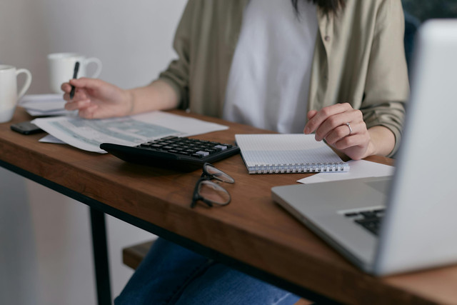 photo di ambil dari https://www.pexels.com/id-id/pencarian/perpajakan/