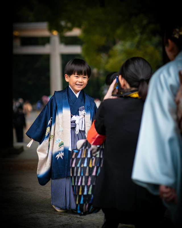 https://www.pexels.com/photo/child-in-traditional-kimono-at-shibuya-ceremony-31366051/