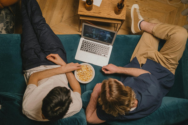 Pemain series Duren Jatuh, foto hanya ilustrasi, bukan series sebenarnya: Pexels/Ron Lach